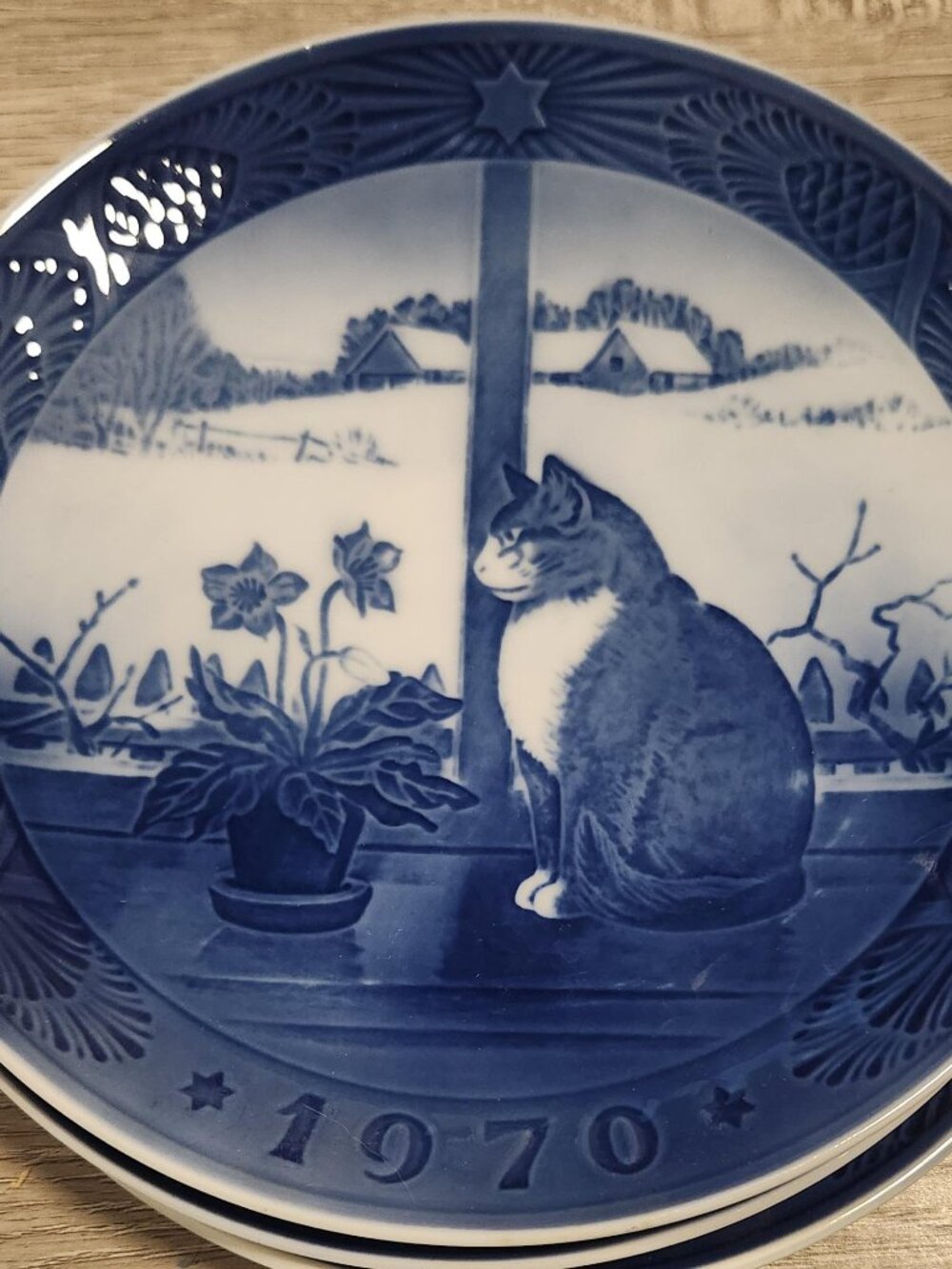 Royal Copenhagen's 1970 Christmas plate